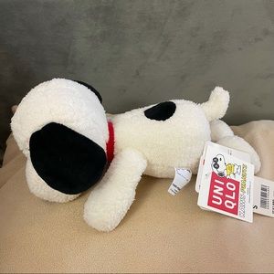 Uniqlo x Kaws x Peanuts white snoopy toy with tag